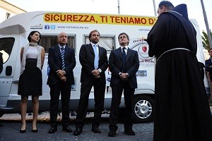 L'inaugurazione con Gianni Alemanno e Fabrizio Santori (Foto Omniroma)